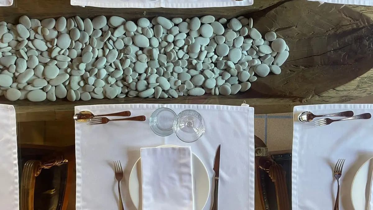 Mesa preparada con cuidado en La Premsa